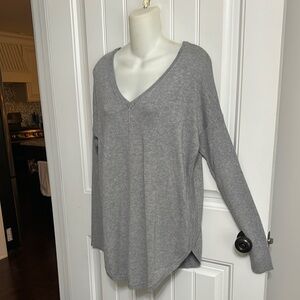 Gorgeous Neiman Marcus Cashmere Blend V Neck Tunic Sweater Medium Appears New